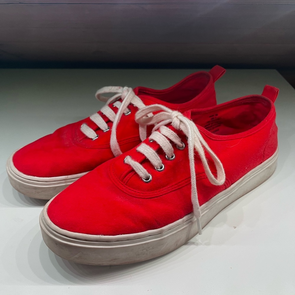 red shoes platform